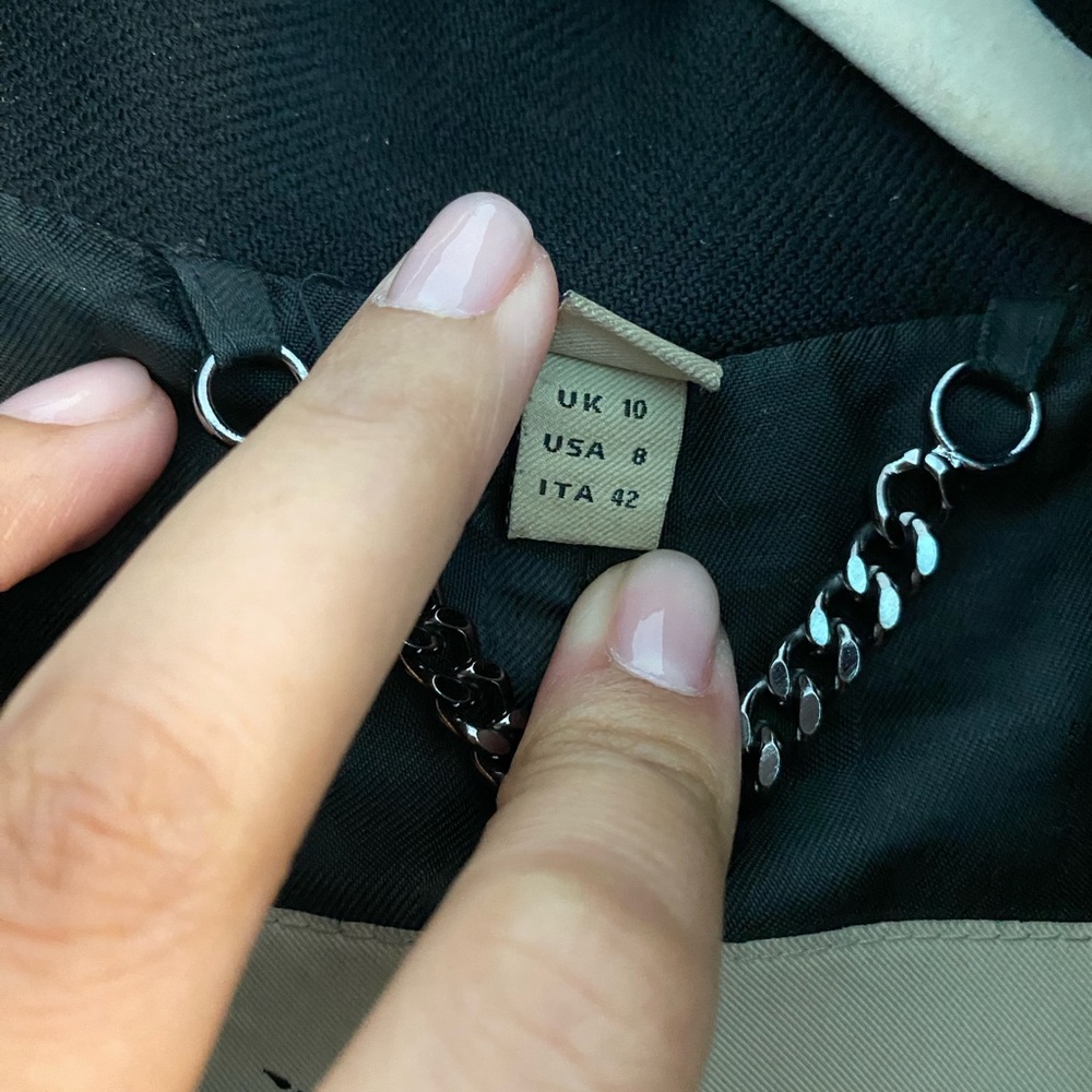 Authentic Burberry Fall/Winter Coat - Picture 4 of 7